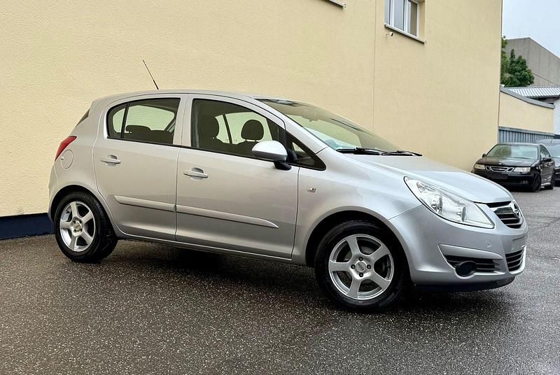 Silber Gebraucht 2007 Opel Corsa Limousine | 4.790 € (Teuer) - Bild 1/4