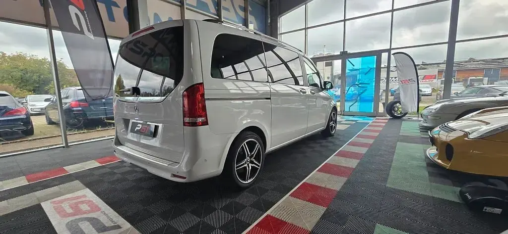Gebraucht Mercedes V250 190 PS (139 kW) 2021 Weiß Van / Kleinbus