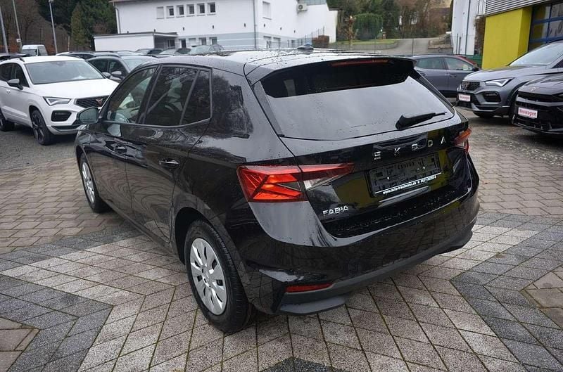 Neu Skoda Fabia 116 PS (85 kW) 2025 Black magic perleffect Limousine