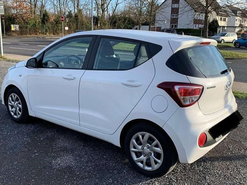 Gebraucht Hyundai i10 GO! 67 PS (49 kW) 2017 Weiß Kleinwagen