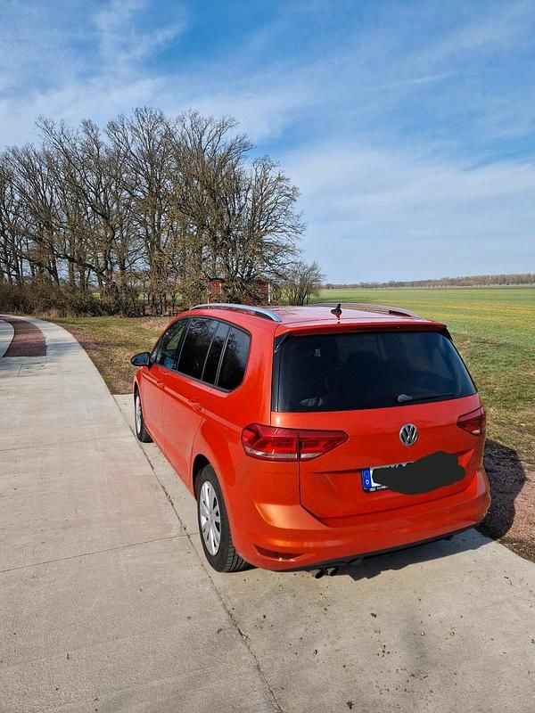 Gebraucht VW Touran 150 PS (110 kW) 2017 Orange Van / Kleinbus