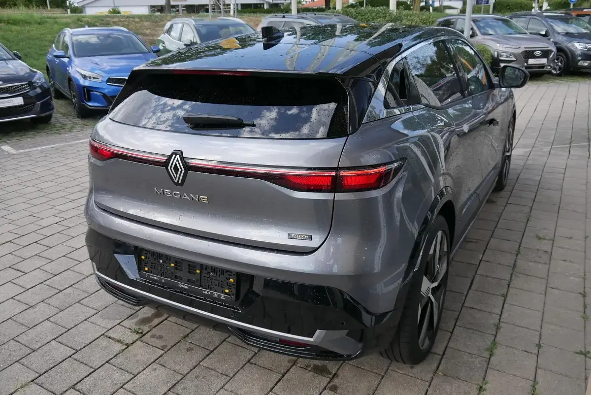 Gebraucht Renault Megane E-Tech 160 kW (218 PS) 2023 Dolomitgrau, dach in black pe Limousine