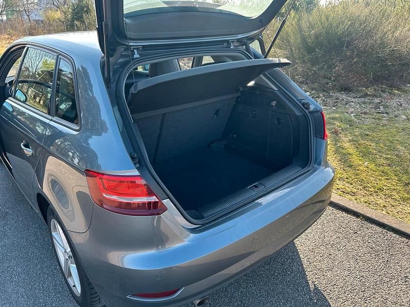 Gebraucht Audi A3 116 PS (85 kW) 2017 Grau Limousine