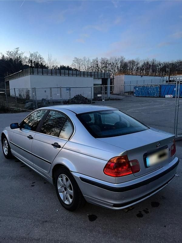 Silber Gebraucht 1999 BMW 323 Limousine | 1.800 € (Guter Preis) - Bild 1/4