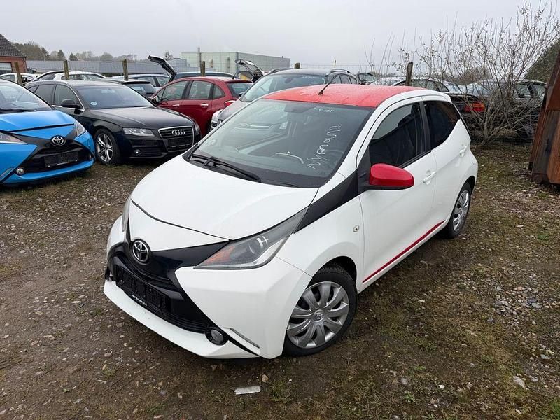 Gebraucht Toyota Aygo 69 PS (50 kW) 2014 Weiß Kleinwagen