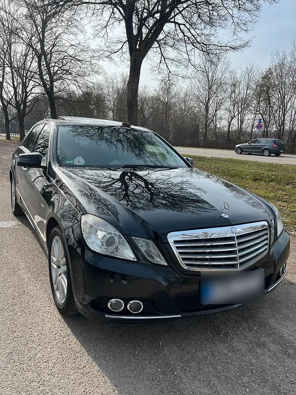 Gebraucht Mercedes E220 170 PS (125 kW) 2009 Schwarz Limousine