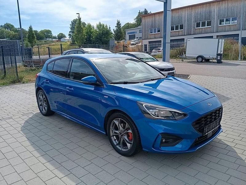 Blau Gebraucht 2021 Ford Focus ST-Line X Limousine | 19.900 € (Fairer Preis) - Bild 1/4