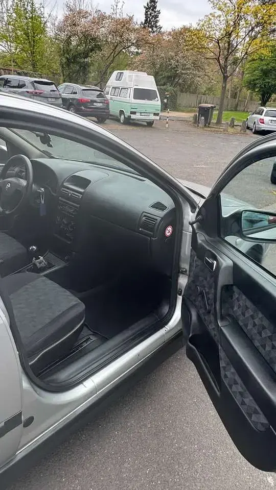 Gebraucht Opel Astra 75 PS (55 kW) 1998 Silber Limousine