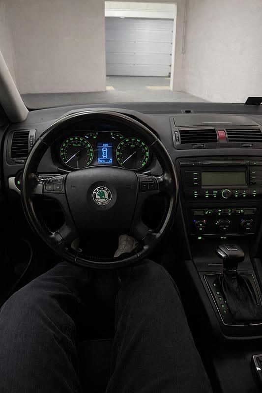 Używany Skoda Octavia 150 KM (110 kW) 2007 Szary Sedan/Limuzyna