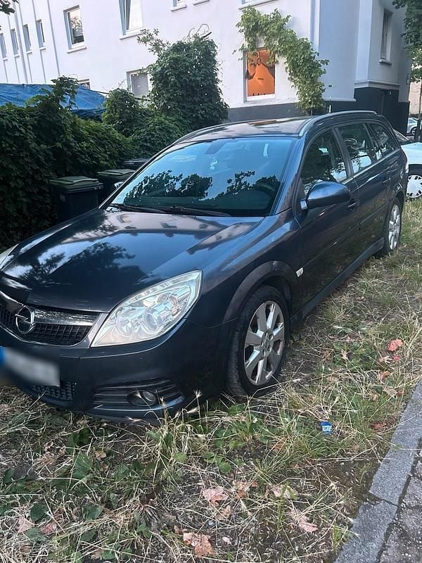 Schwarz Gebraucht 2005 Opel Vectra Kombi | 1.450 € - Bild 1/4