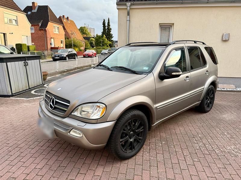 Schwarz Gebraucht 2001 Mercedes ML55 AMG AMG SUV | 7.700 € - Bild 1/4
