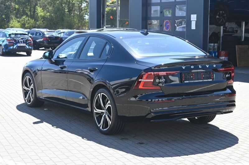 Gebraucht Volvo S60 Plus 197 PS (144 kW) 2024 Onyx black / metallic Limousine
