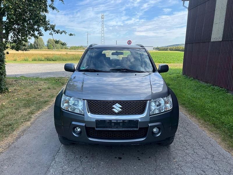 Grau Gebraucht 2006 Suzuki Grand Vitara Club SUV | 2.900 € (Fairer Preis) - Bild 1/4