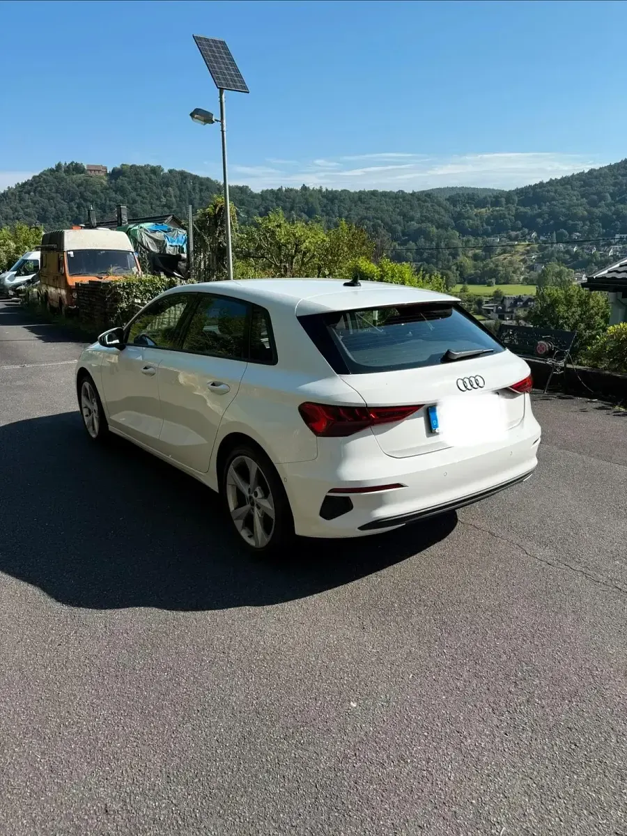 Gebraucht Audi A3 Sportback Ambiente 150 PS (110 kW) 2021 Weiß Kleinwagen