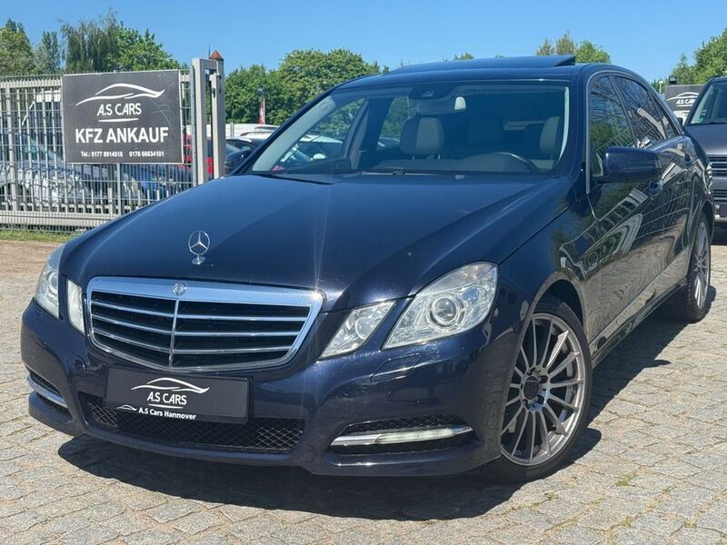Blau Gebraucht 2010 Mercedes E350 Avantgarde Limousine | 7.990 € (Guter Preis) - Bild 1/4