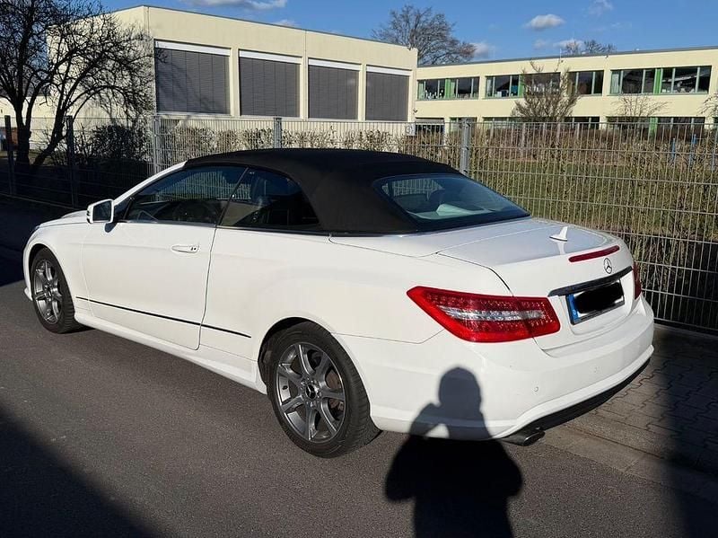 Gebraucht Mercedes E200 AMG 184 PS (135 kW) 2013 Weiß Cabrio