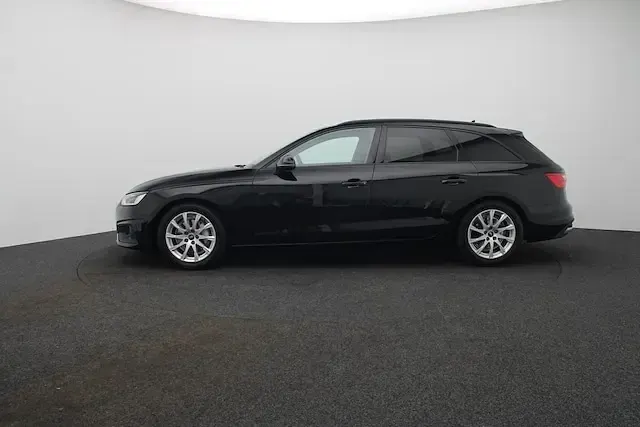 Gebraucht Audi A4 Sport 204 PS (150 kW) 2022 Brillantschwarz Kombi