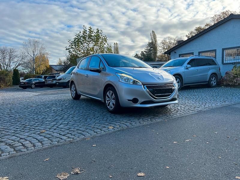 Gebraucht Peugeot 208 Active 82 PS (60 kW) 2014 Silber Kleinwagen