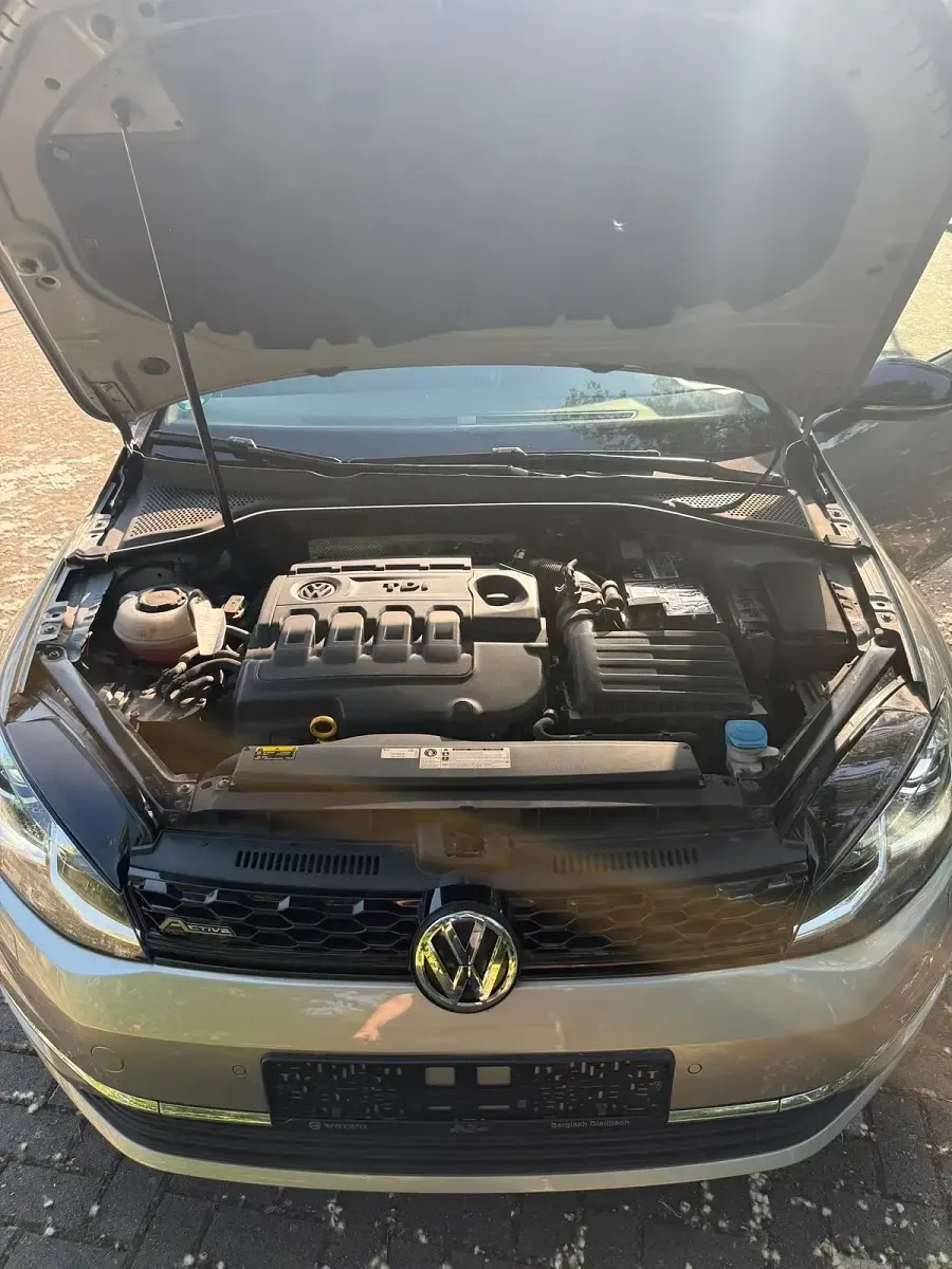 Gebraucht VW Golf VII 150 PS (110 kW) 2017 Gold Kombi