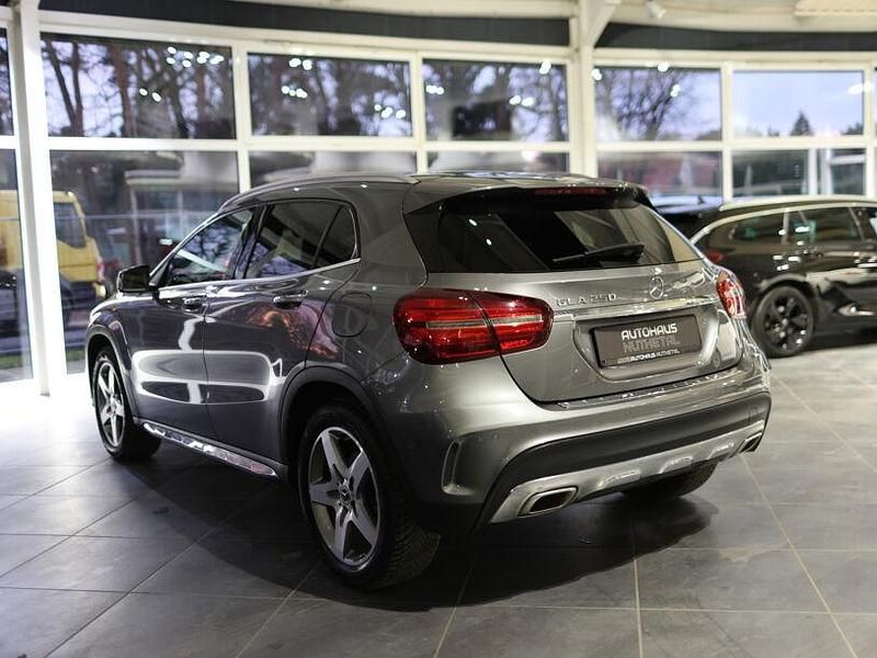 Gebraucht Mercedes GLA250 AMG line 211 PS (155 kW) 2018 Grau SUV