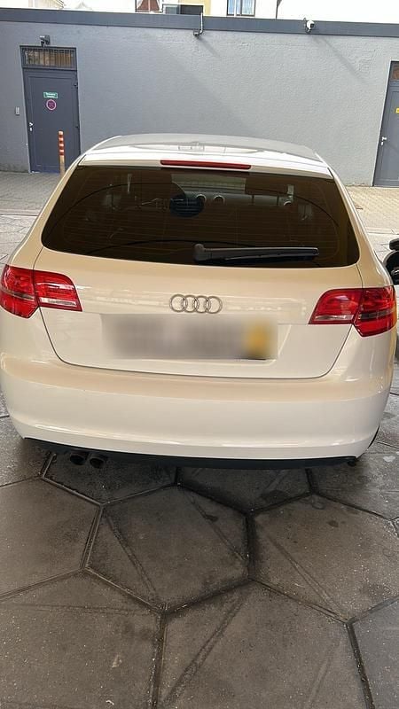 Weiß Gebraucht 2009 Audi A3 S-Line Kleinwagen | 10.499 € - Bild 1/4