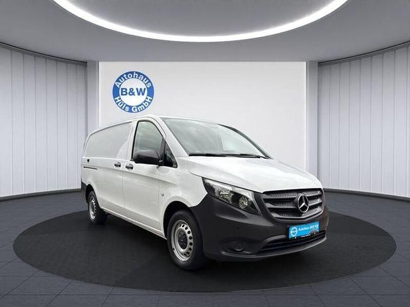 Weiß Gebraucht 2023 Mercedes Vito Van / Kleinbus | 26.999 € (Superpreis) - Bild 1/4