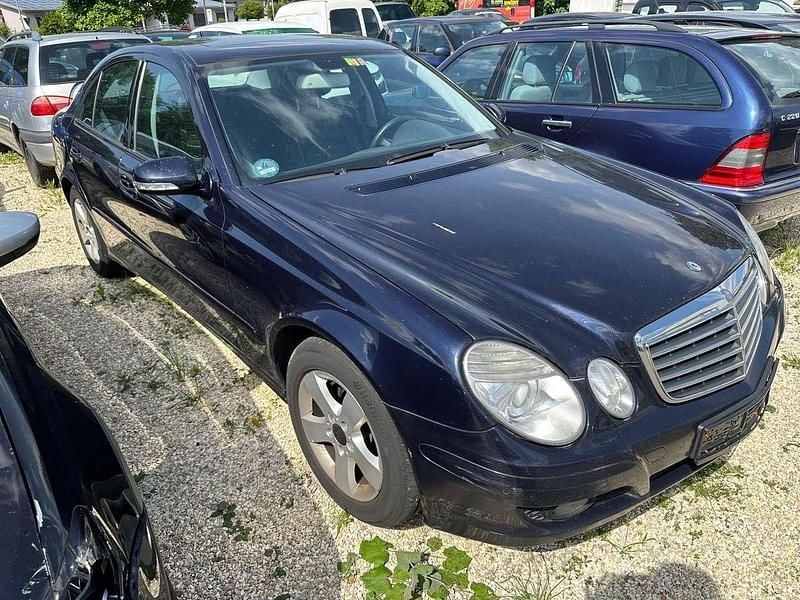 Gebraucht Mercedes E280 190 PS (139 kW) 2008 Tansanitblau  metalliclack Limousine