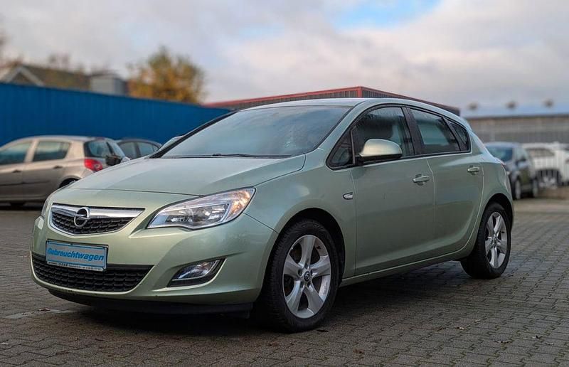 Gebraucht Opel Astra Design Edition 110 PS (80 kW) 2012 Limousine