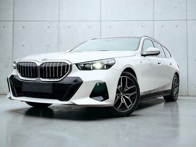 Gebraucht BMW 520 M Sport 197 PS (144 kW) 2024 Weiß Kombi