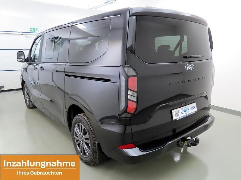 Gebraucht Ford Tourneo Titanium 136 PS (100 kW) 2025 Schwarz Van / Kleinbus