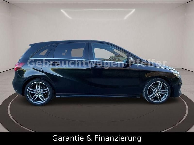 Gebraucht Mercedes B200 AMG 136 PS (100 kW) 2018 Schwarz Van / Kleinbus