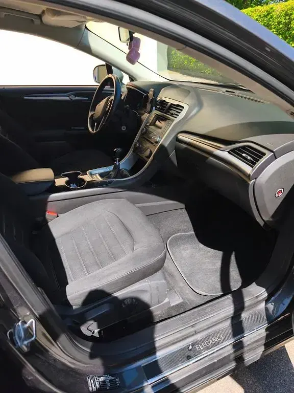 Gebraucht Ford Mondeo Trend 160 PS (117 kW) 2015 Grau Limousine