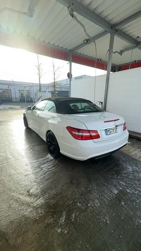 Weiß Gebraucht 2011 Mercedes E200 Cabrio | 10.500 € (Guter Preis) - Bild 1/4