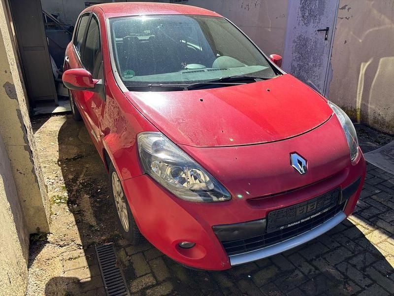 Gebraucht Renault Clio II Dynamique 79 PS (58 kW) 2010 Limousine