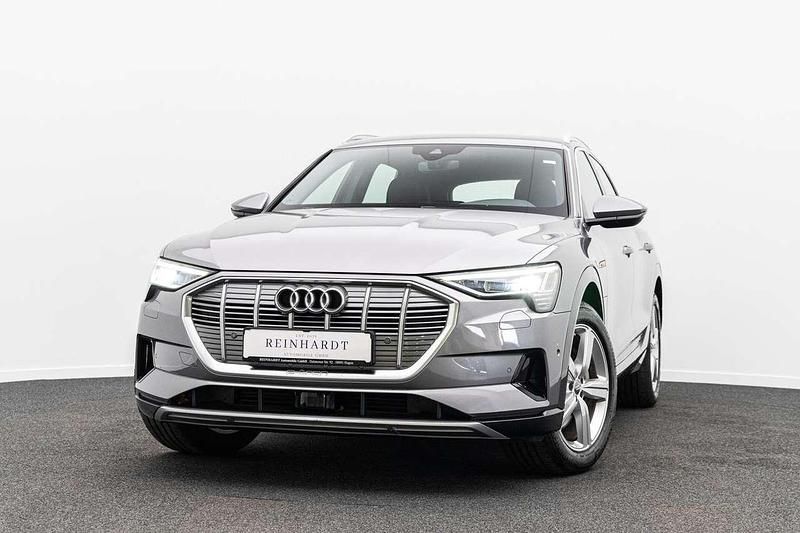 Taifungrau metallic Gebraucht 2020 Audi e-tron Advanced Plus SUV | 30.455 € (Superpreis) - Bild 1/3