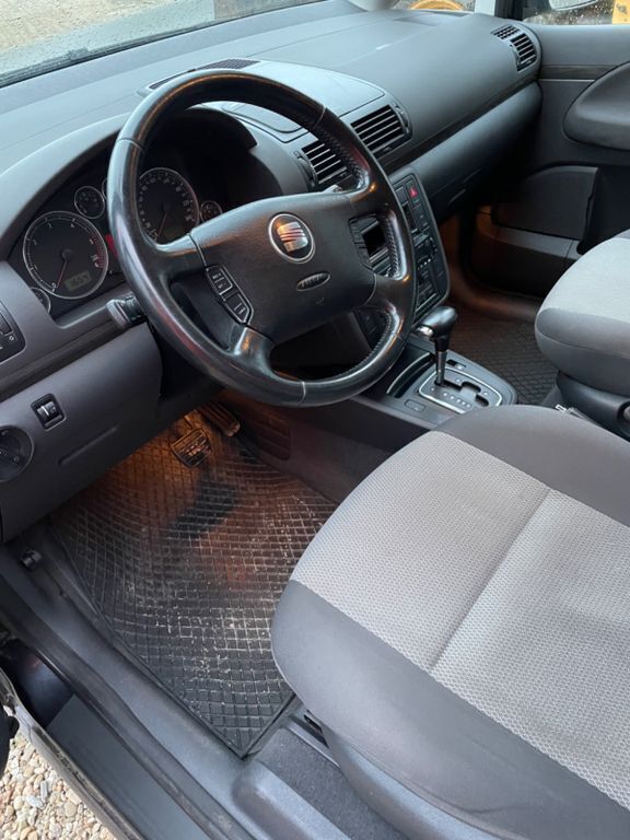 Schwarz Gebraucht 2007 Seat Alhambra Sport Van / Kleinbus | 3.600 € (Fairer Preis) - Bild 1/4