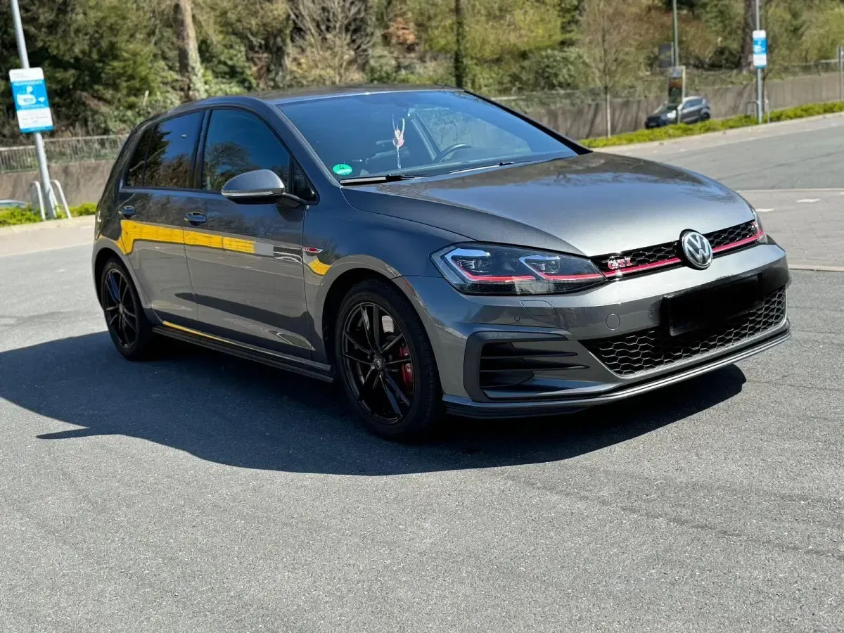 Gebraucht VW Golf VII GTI 245 PS (180 kW) 2019 Grau Limousine