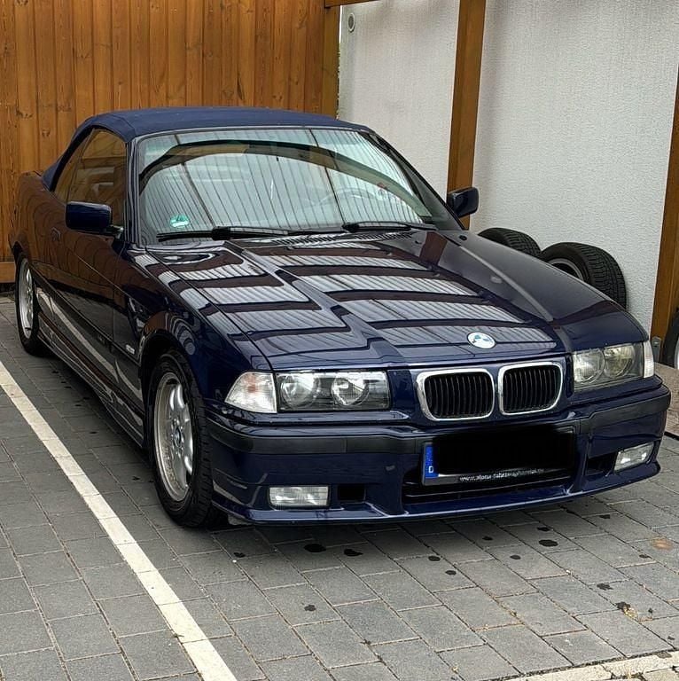 Blau Gebraucht 1996 BMW 318 Cabriolet M Sport Cabrio | 6.999 € (Etwas zu teuer) - Bild 1/4