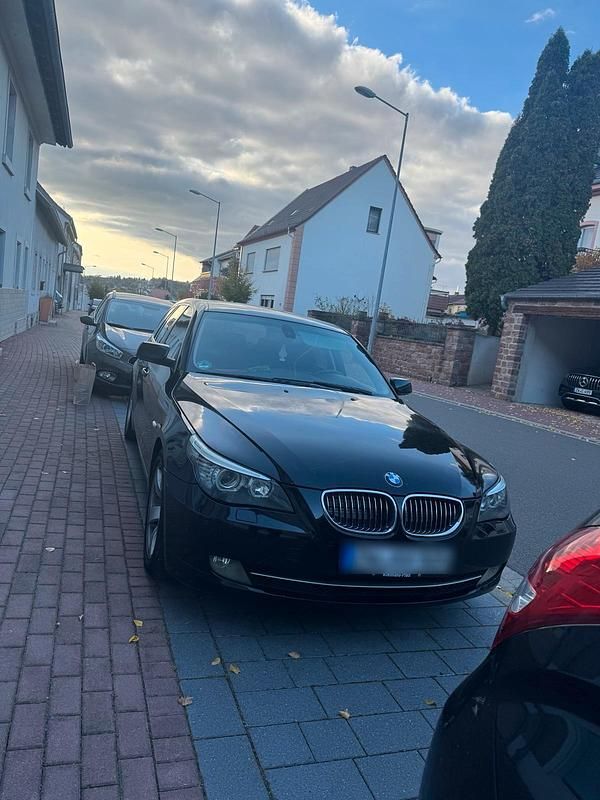 Gebraucht BMW 530 235 PS (172 kW) 2009 Schwarz Kombi