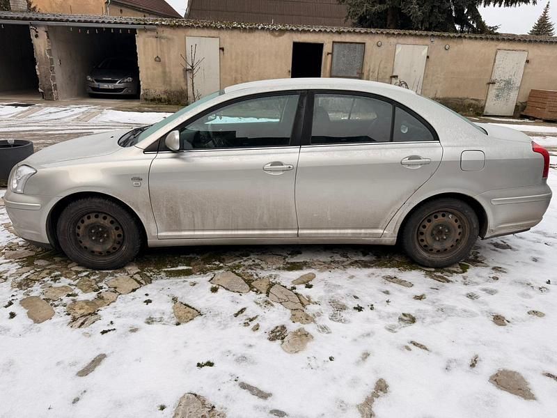 Gebraucht Toyota Avensis 116 PS (85 kW) 2003 Silber Limousine