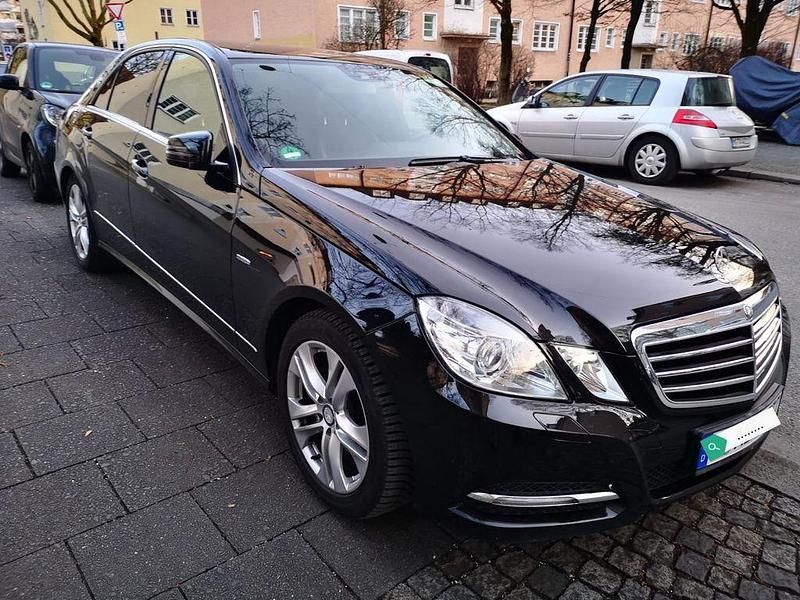 Gebraucht Mercedes E350 Avantgarde 265 PS (194 kW) 2011 Schwarz Limousine