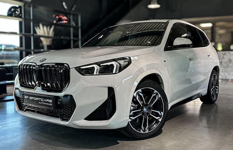 Weiß Gebraucht 2023 BMW iX1 M Sport SUV | 39.990 € (Superpreis) - Bild 1/3