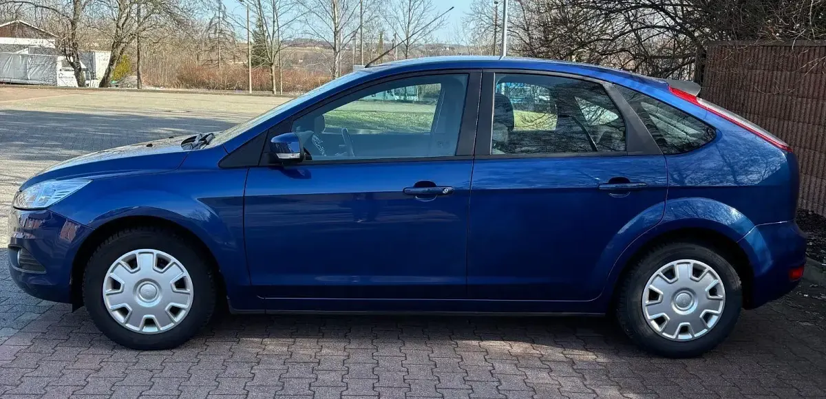 Używany Ford Focus Viva 101 KM (74 kW) 2010 Niebieski Sedan/Limuzyna