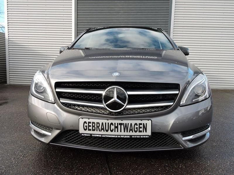 Gebraucht Mercedes B200 Sport 156 PS (114 kW) 2014 Grau Van / Kleinbus