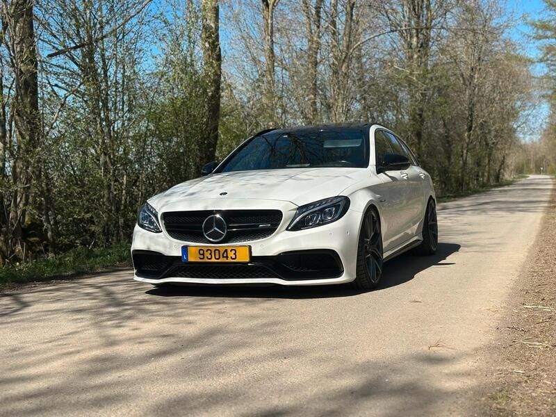 Weiß Gebraucht 2017 Mercedes C63 AMG AMG Kombi | 42.800 € (Fairer Preis) - Bild 1/4