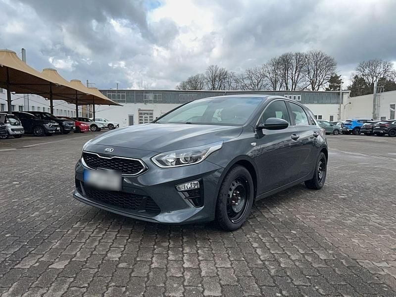 Gebraucht Kia Ceed Vision 140 PS (102 kW) 2019 Grau Kleinwagen