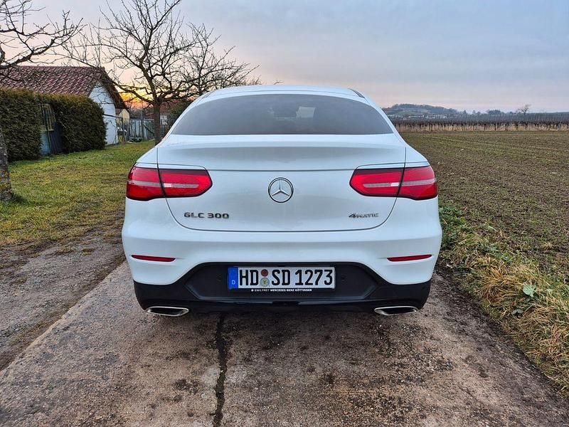 Gebraucht Mercedes GLC300 AMG line 245 PS (180 kW) 2017 Weiß Coupé