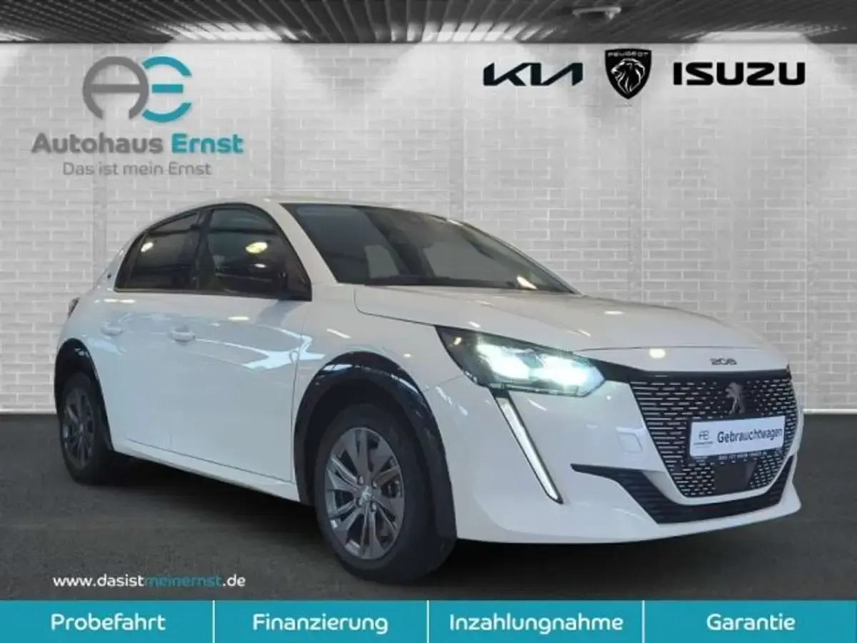 Gebraucht Peugeot e-208 Allure 100 kW (136 PS) 2023 Schneeweiß Kleinwagen