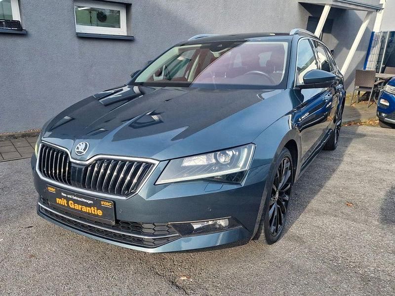 Grau Gebraucht 2019 Skoda Superb Style Kombi | 20.600 € (Guter Preis) - Bild 1/4