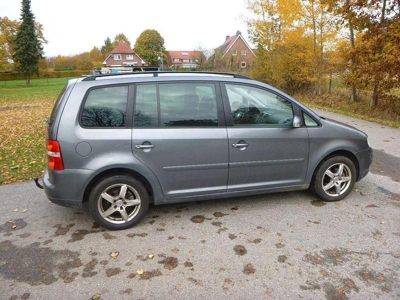 Grau Gebraucht 2006 VW Touran Van / Kleinbus | 1.100 € (Superpreis) - Bild 1/4